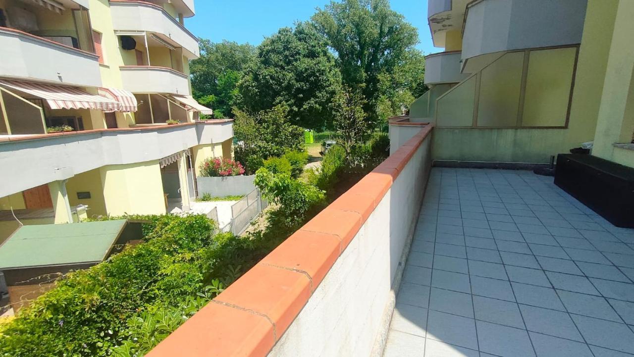 La Dolce Vita - Apartment With Shared Pool And Large Terrace Lido delle Nazioni Exterior photo